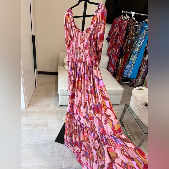 Farm Rio: WILD HORSES ROSE SMOCKED
SLEEVE MAXI DRESS - Picture 6 of 12